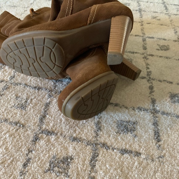 Brown suede boots - Picture 2 of 3